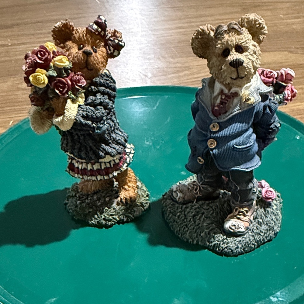 Charming Bear Figurines with Flowers